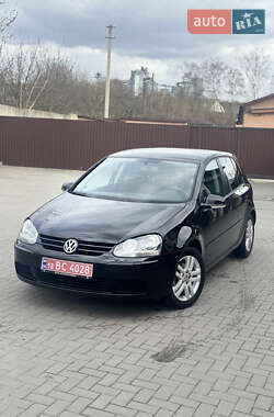 Хэтчбек Volkswagen Golf 2005 в 