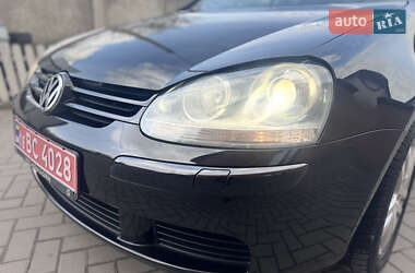 Хэтчбек Volkswagen Golf 2005 в 