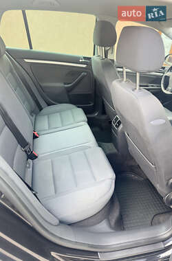 Хэтчбек Volkswagen Golf 2005 в 