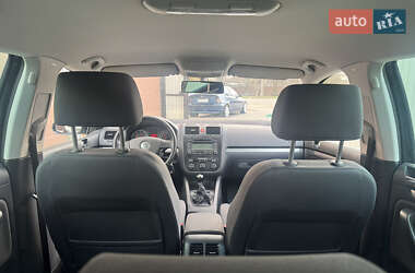Хэтчбек Volkswagen Golf 2005 в 