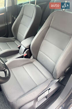 Хэтчбек Volkswagen Golf 2005 в 