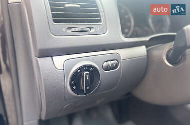 Хэтчбек Volkswagen Golf 2005 в 