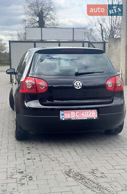 Хэтчбек Volkswagen Golf 2005 в 