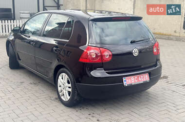 Хэтчбек Volkswagen Golf 2005 в 