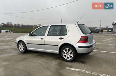 Хэтчбек Volkswagen Golf 2000 в 