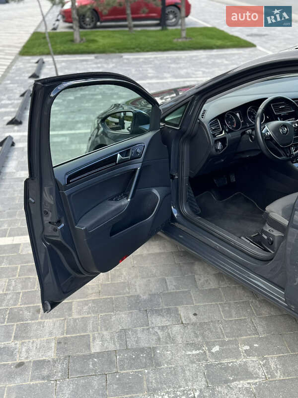 Универсал Volkswagen Golf 2018 в Ужгороде