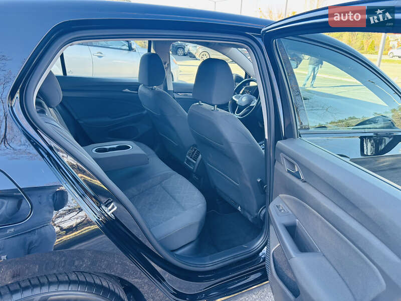 Хэтчбек Volkswagen Golf 2020 в Киеве