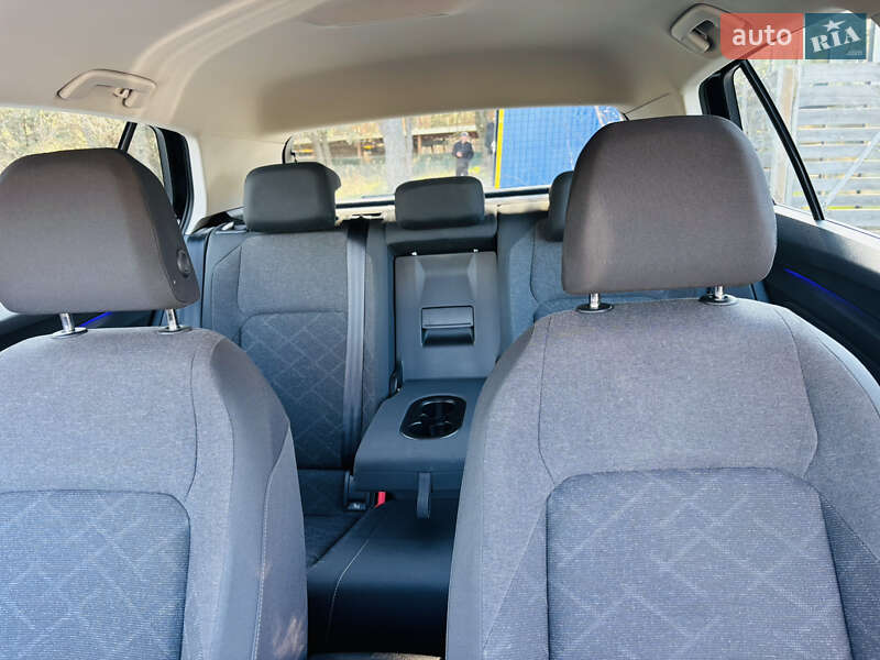 Хэтчбек Volkswagen Golf 2020 в Киеве