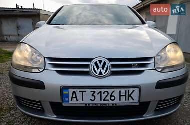 Хэтчбек Volkswagen Golf 2005 в 