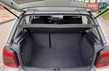 Хэтчбек Volkswagen Golf 2001 в 