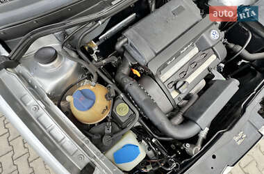 Хэтчбек Volkswagen Golf 2001 в 