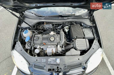 Хэтчбек Volkswagen Golf 2009 в 