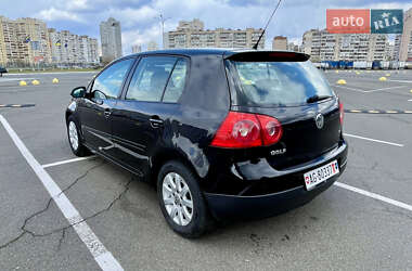 Хэтчбек Volkswagen Golf 2009 в 