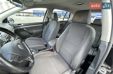 Хэтчбек Volkswagen Golf 2009 в 