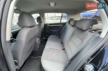 Хэтчбек Volkswagen Golf 2009 в 
