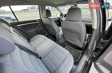 Хэтчбек Volkswagen Golf 2009 в 
