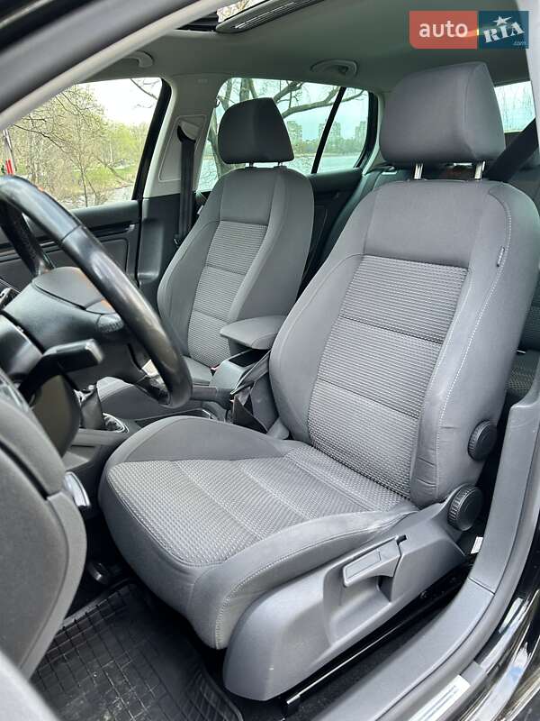Хетчбек Volkswagen Golf 2008 в Сумах