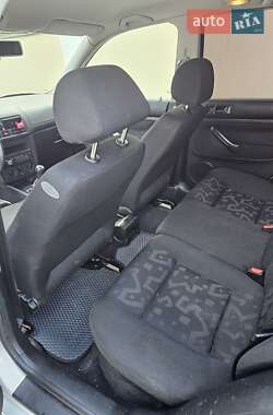 Універсал Volkswagen Golf 2000 в 