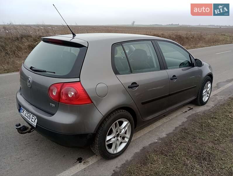 Хэтчбек Volkswagen Golf 2006 в Луцке