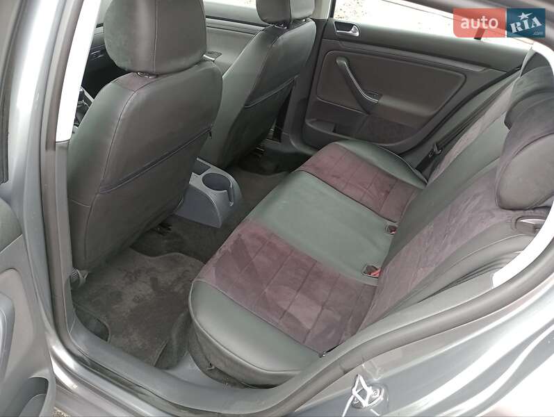 Хэтчбек Volkswagen Golf 2006 в Луцке