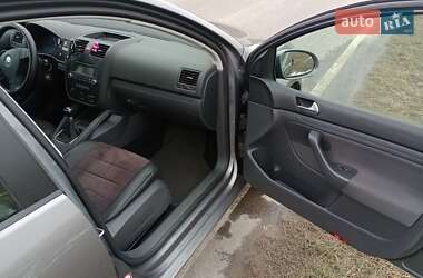Хэтчбек Volkswagen Golf 2006 в 