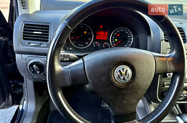 Хэтчбек Volkswagen Golf 2007 в 