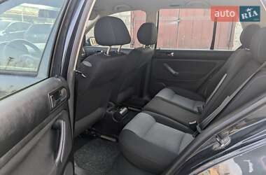 Хетчбек Volkswagen Golf 2002 в 