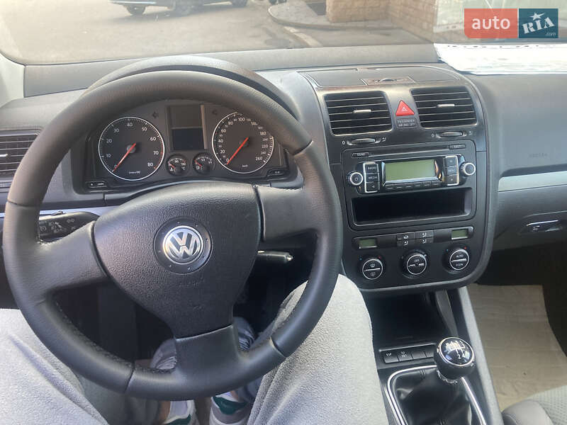 Хетчбек Volkswagen Golf 2006 в Коростені