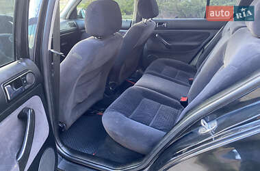 Хэтчбек Volkswagen Golf 1998 в 