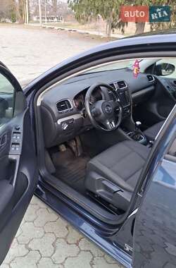 Хетчбек Volkswagen Golf 2010 в 
