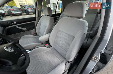 Хэтчбек Volkswagen Golf 1999 в 
