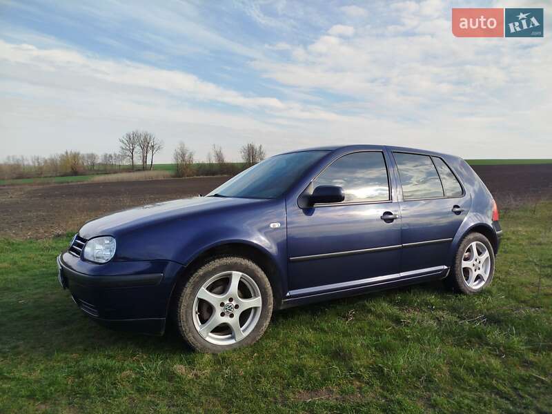Хэтчбек Volkswagen Golf 2001 в Вендичанах