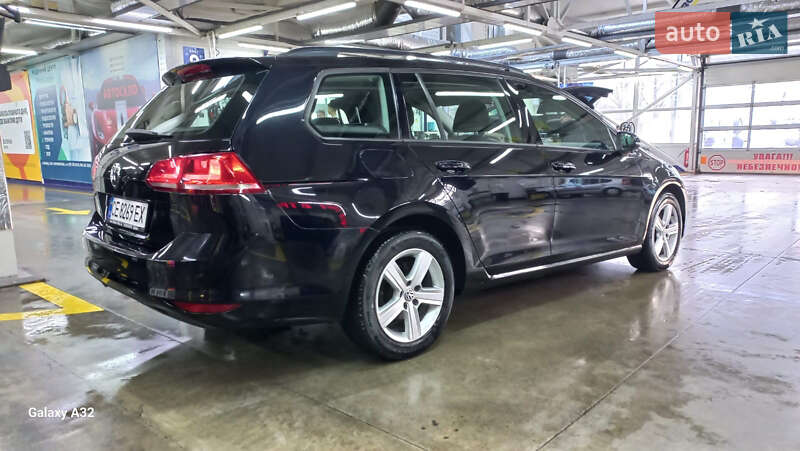 Универсал Volkswagen Golf 2015 в Черновцах