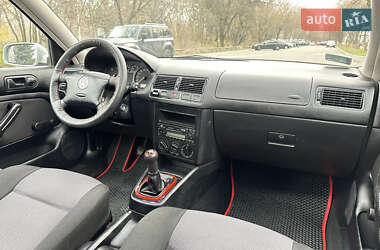Універсал Volkswagen Golf 2001 в 