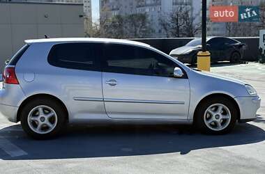 Хетчбек Volkswagen Golf 2006 в 