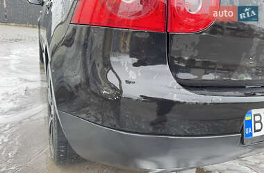 Хетчбек Volkswagen Golf 2003 в 