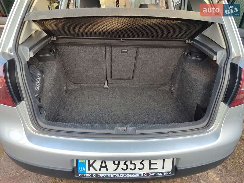 Хэтчбек Volkswagen Golf 2004 в Киеве фото 37 Хэтчбек Volkswagen Golf 2004 в Киеве