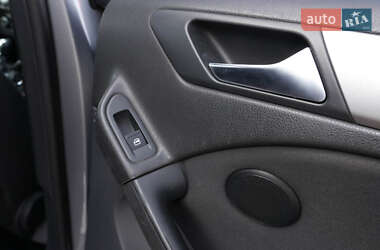 Хэтчбек Volkswagen Golf 2011 в 
