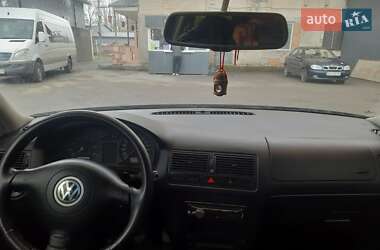 Хэтчбек Volkswagen Golf 2001 в 