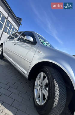 Хэтчбек Volkswagen Golf 2003 в 