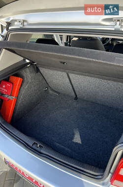 Хэтчбек Volkswagen Golf 2003 в 