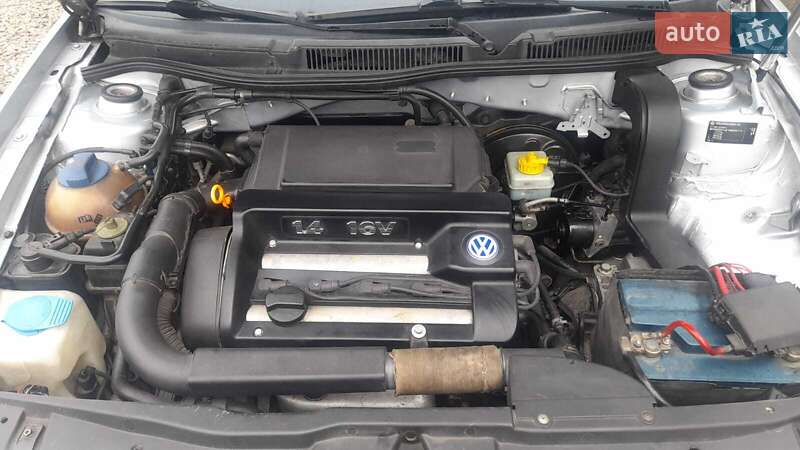 Хэтчбек Volkswagen Golf 2000 в Запорожье