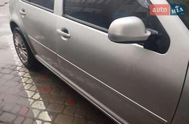 Хэтчбек Volkswagen Golf 2003 в 