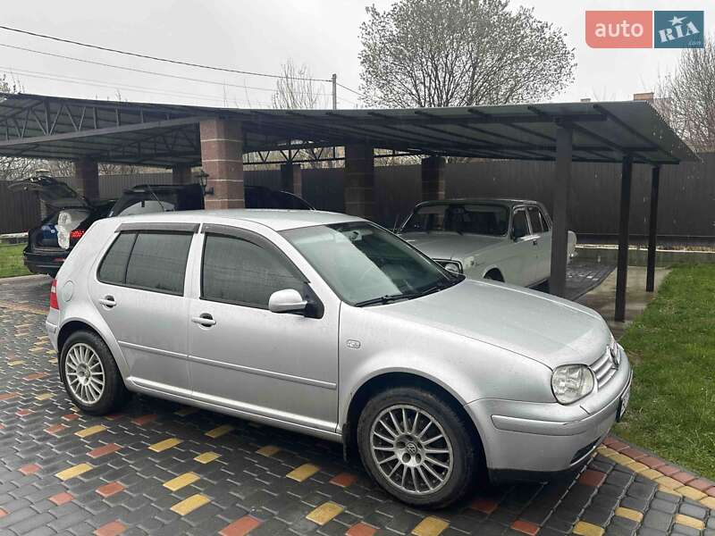 Хэтчбек Volkswagen Golf 2003 в 