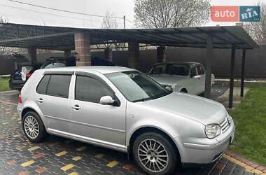 Хэтчбек Volkswagen Golf 2003 в 