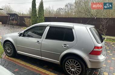 Хэтчбек Volkswagen Golf 2003 в 