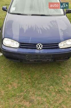 Хэтчбек Volkswagen Golf 2000 в 