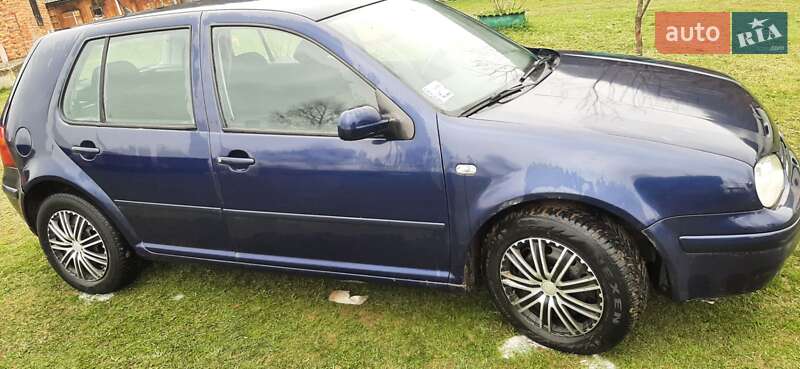 Хэтчбек Volkswagen Golf 2000 в 