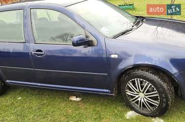 Хэтчбек Volkswagen Golf 2000 в 
