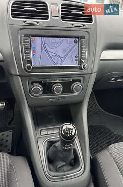 Хэтчбек Volkswagen Golf 2009 в 